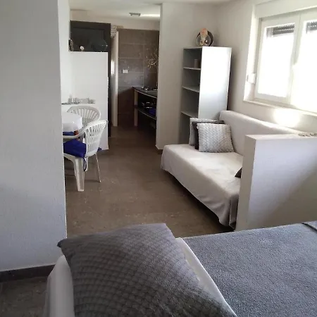 Lägenhet Beachfront Eco Eden Peroj