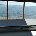 Beachfront Eco Eden Apartman *